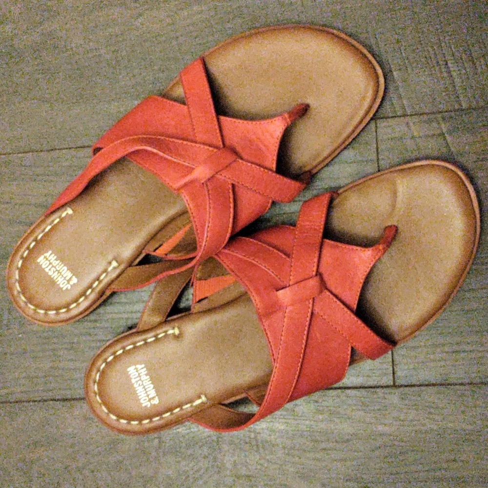 Johnston & Murphy Lynette Thong Sandal